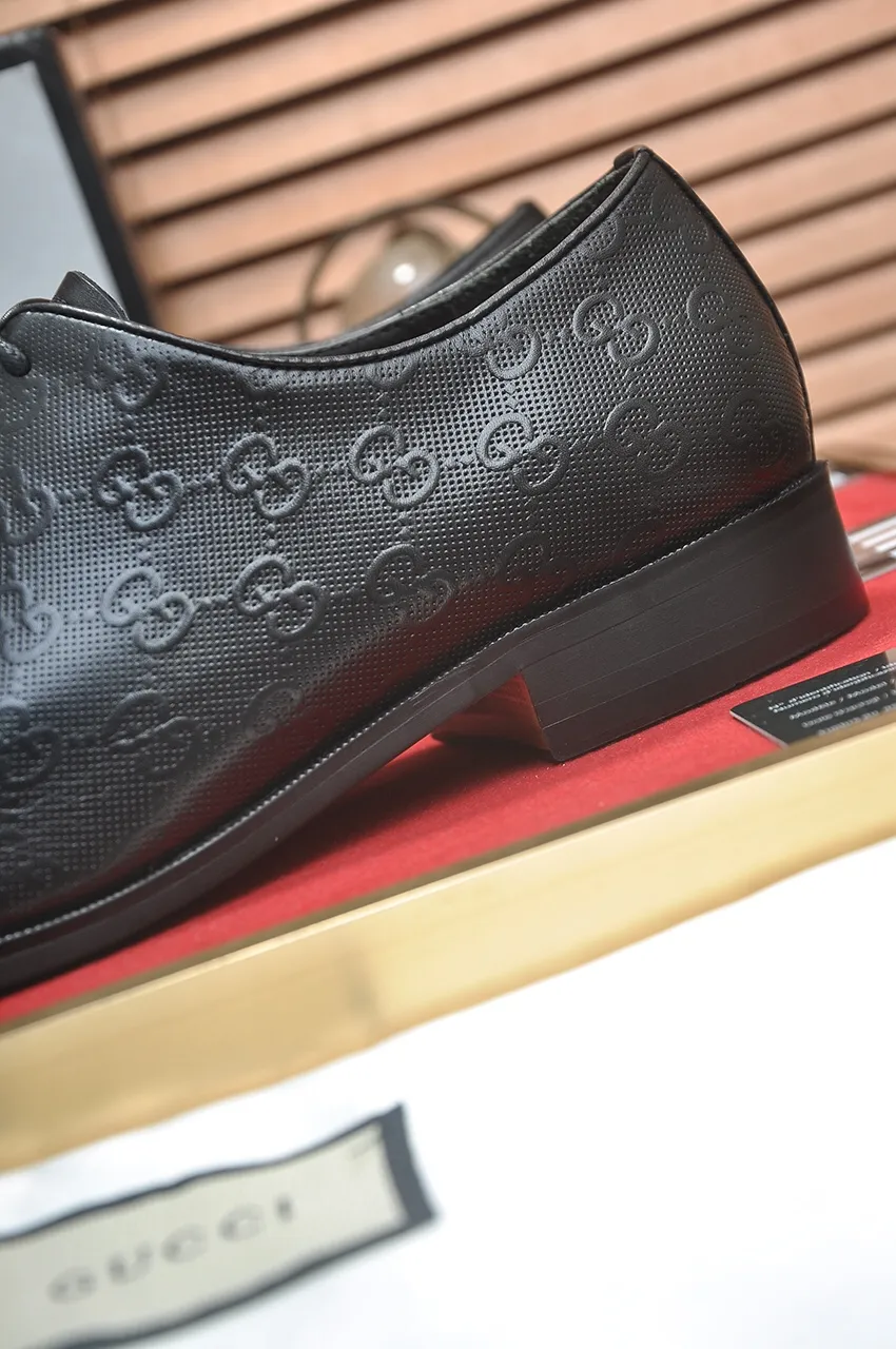 Men's shoes💰500💶Italy's top luxury men's shoe giant (GUCCI) (Gucci) (full cowhide lining) new arrival🍃Original European style🔰 Pleasant to the eye😍In order to make the shoes more durable and non-deformable🌀The production continues to follow traditional methods but there is still no lack of innovation💪Choose original sheepskin for the leather♻️ Smooth and natural And extra bright ⭐Made of imported cowhide, the first choice of rich people 38-45 (45 customized)